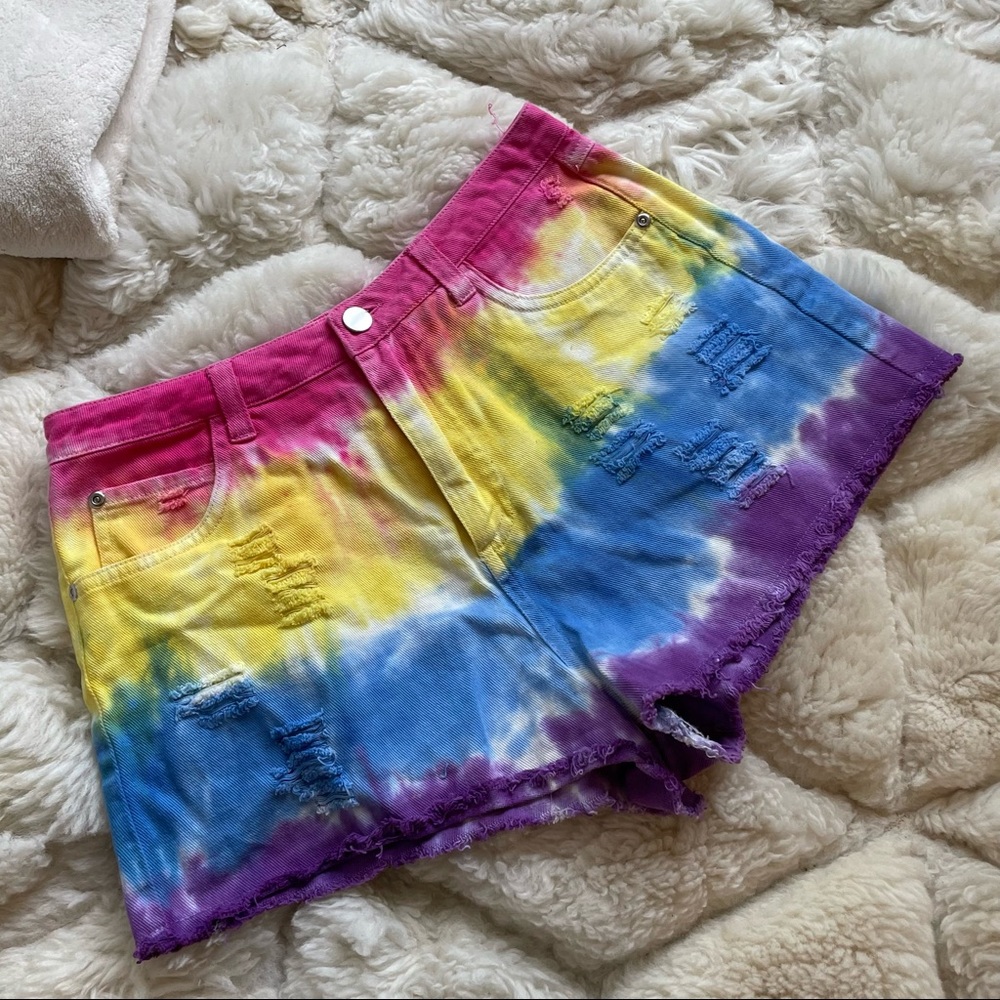 TIE DYE JEAN SHORTS SIZE 27